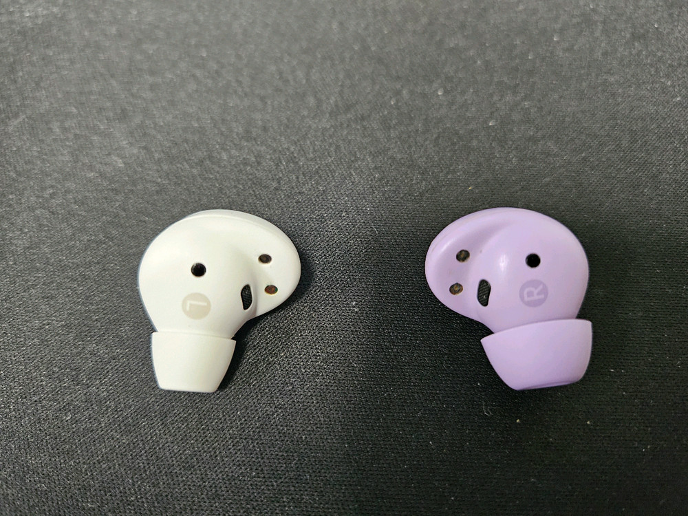 버즈2 프로 왼쪽, 오른쪽 이미지