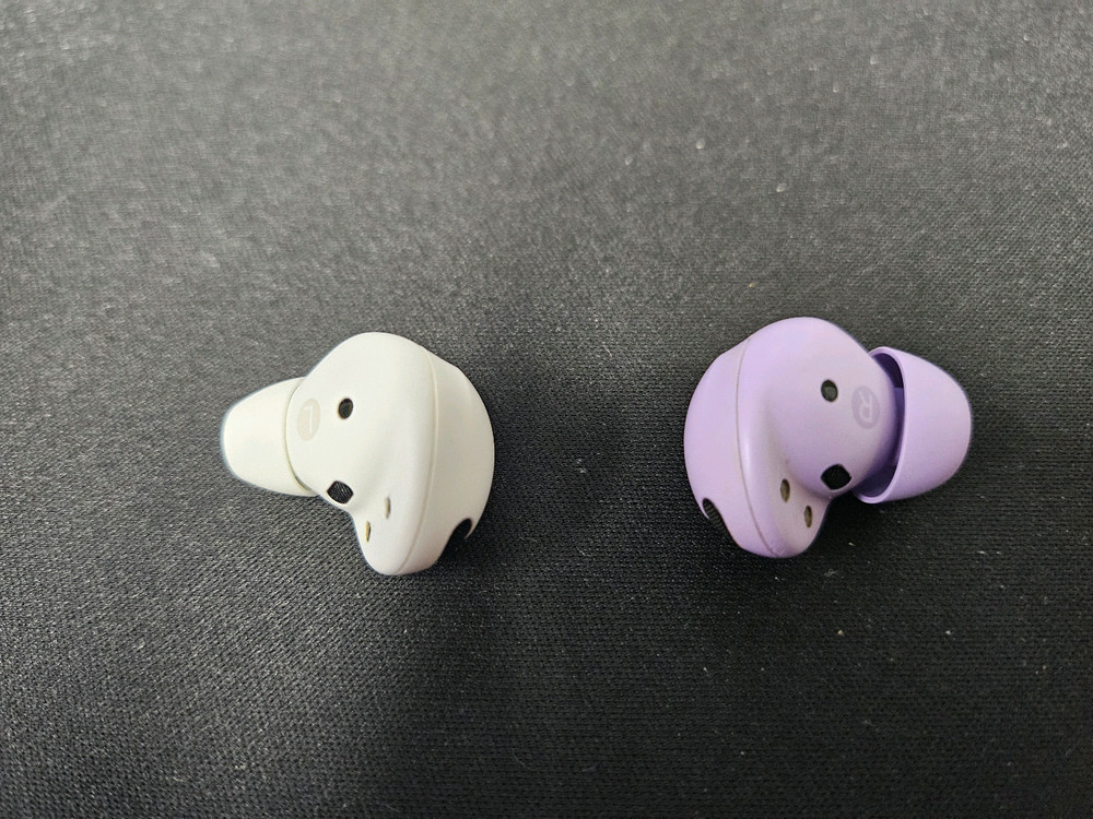 버즈2 프로 왼쪽, 오른쪽 이미지