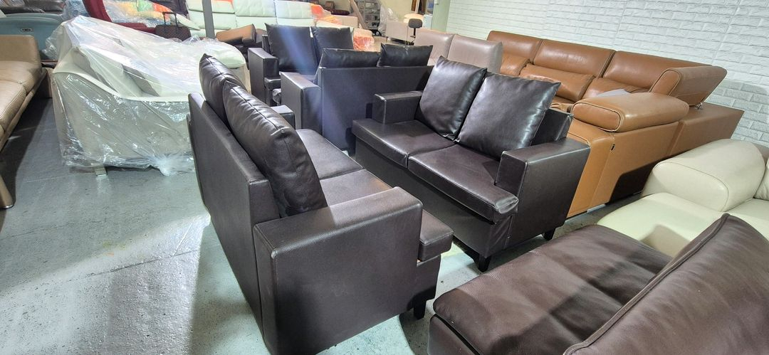 최고급 레자 가죽 2인 소파(총8개)개당 9만원 이미지