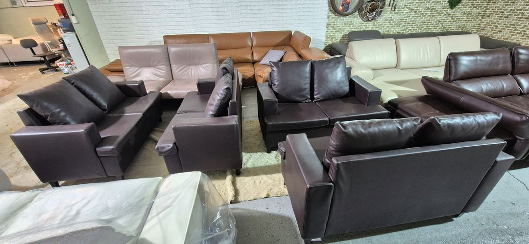 최고급 레자 가죽 2인 소파(총8개)개당 9만원 이미지