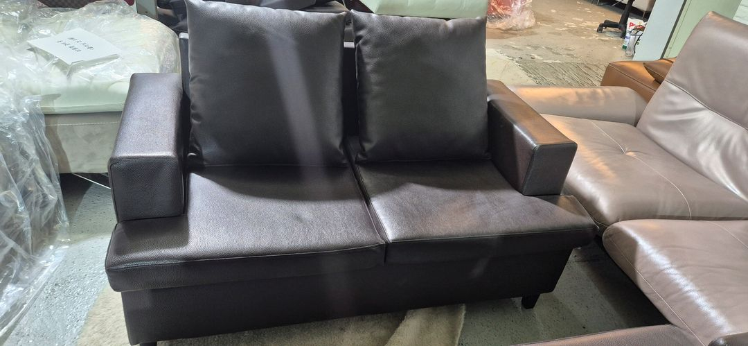 최고급 레자 가죽 2인 소파(총8개)개당 9만원 이미지
