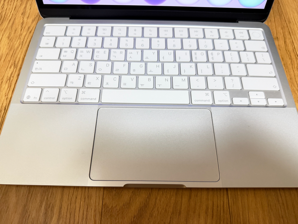 맥북네오 실버색상 512기가 새제품급 팝니다 이미지