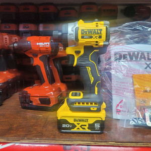 [정품]디월트충전임팩드라이버 DCF860 디월트충전임팩드릴 미사용신품 이미지