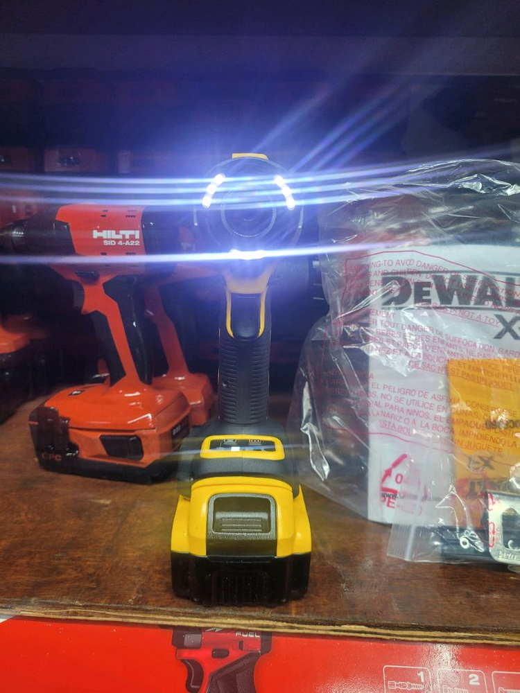 [정품]디월트충전임팩드라이버 DCF860 디월트충전임팩드릴 미사용신품 이미지