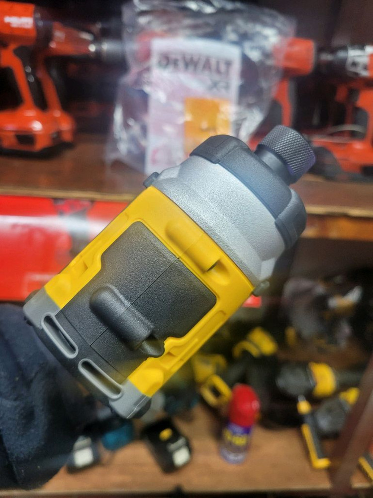 [정품]디월트충전임팩드라이버 DCF860 디월트충전임팩드릴 미사용신품 이미지
