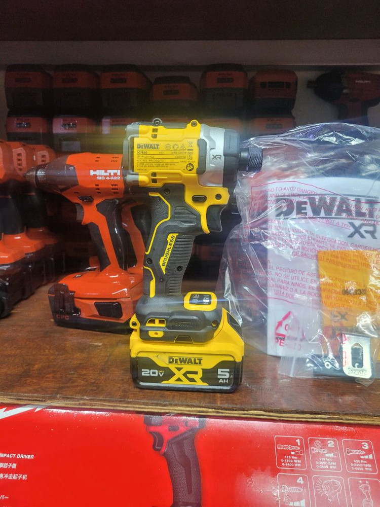 [정품]디월트충전임팩드라이버 DCF860 디월트충전임팩드릴 미사용신품 이미지
