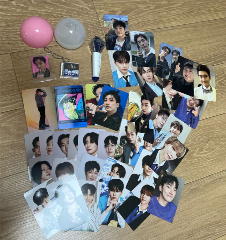 슈퍼주니어 앨범 굿즈 포스터 시그 키링 포카 크라이 디앤이 규현 이미지