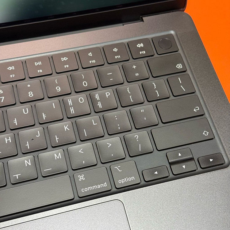 맥북 M3 Pro 14인치 18/512 배터리성능100 팝니다 이미지