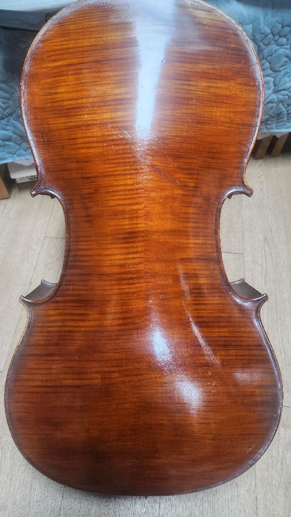 영국 올드 첼로 4/4 이미지