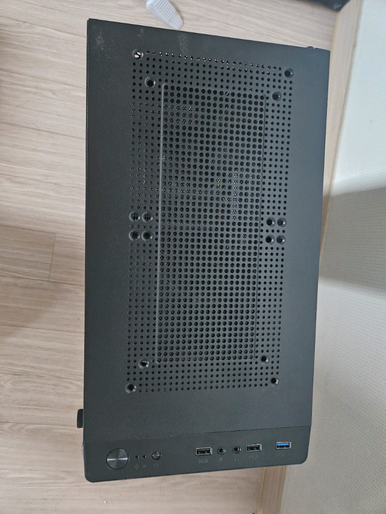 12400f 4070 게이밍 컴퓨터 이미지