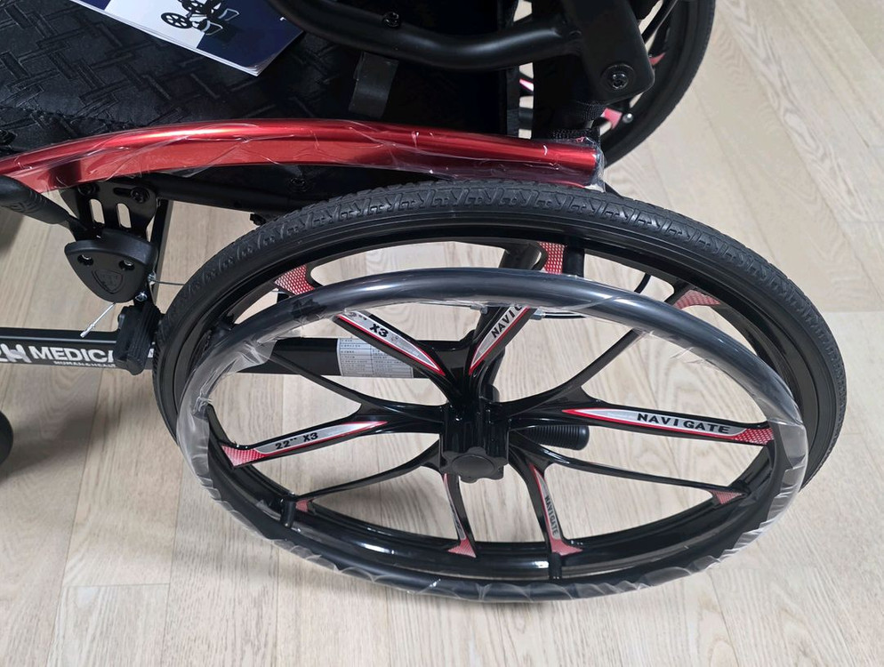 2H MEDICAL 프리미엄 경량 접이식 흴체어 레드 이미지