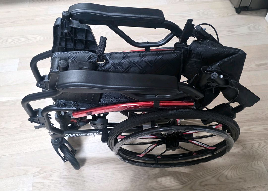 2H MEDICAL 프리미엄 경량 접이식 흴체어 레드 이미지