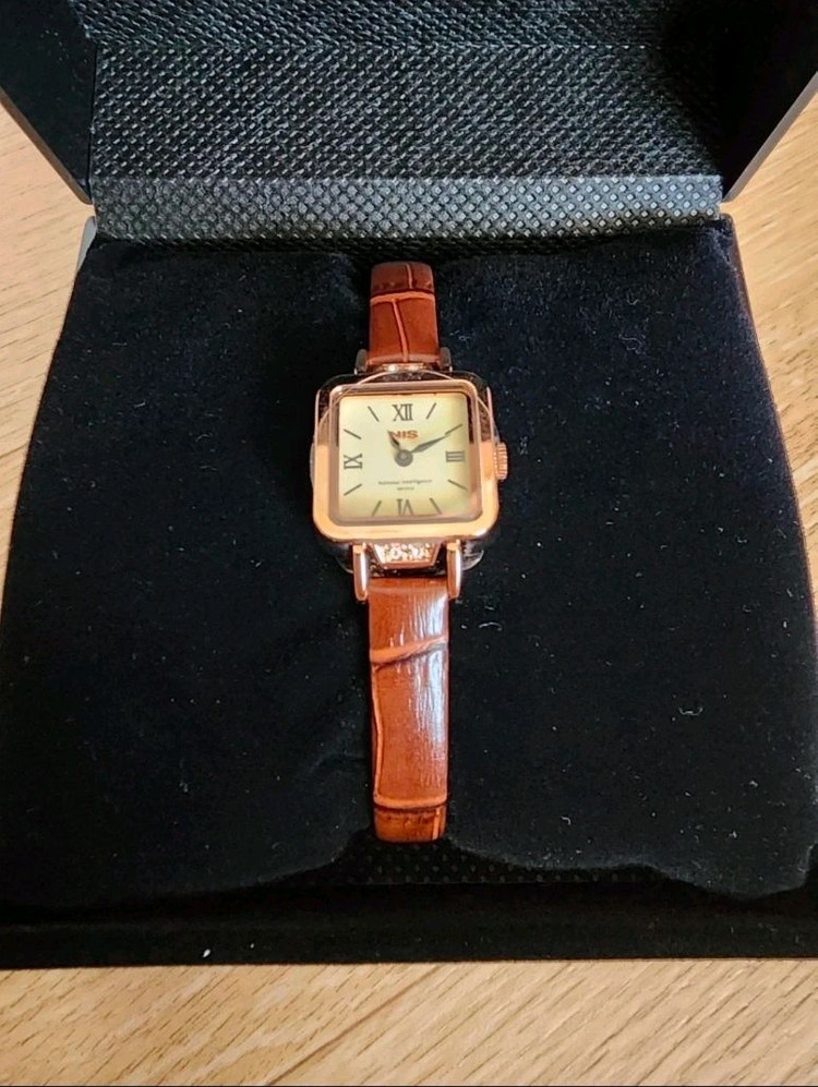 국정원 NIS 여자 손목시계 이미지