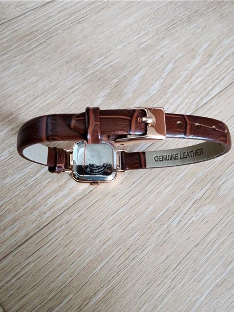 국정원 NIS 여자 손목시계 이미지