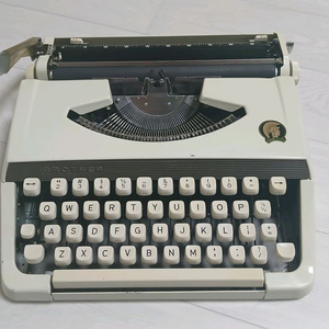 1960년대 브라더 영문 타자기 이미지