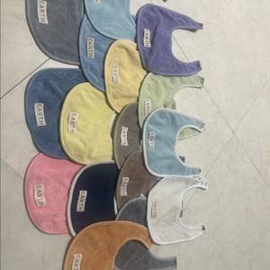 얼쓰 턱받이 이미지