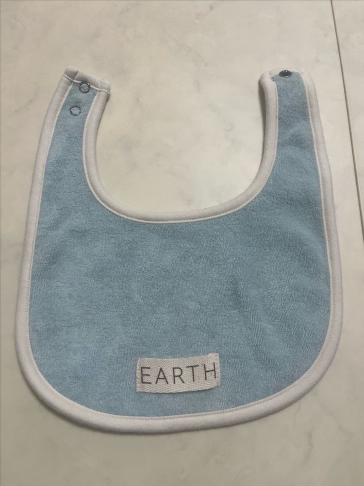 얼쓰 턱받이 이미지