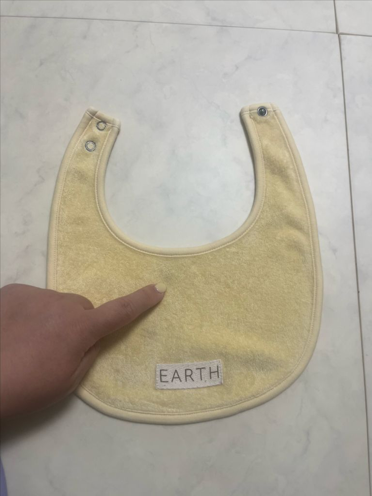 얼쓰 턱받이 이미지