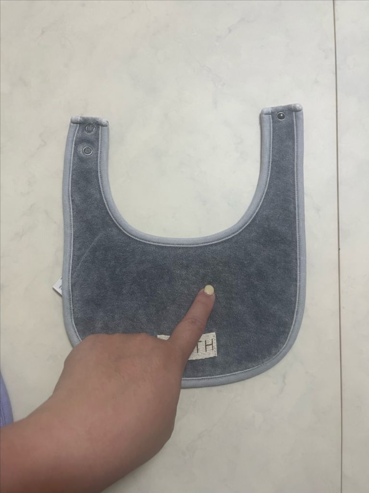 얼쓰 턱받이 이미지