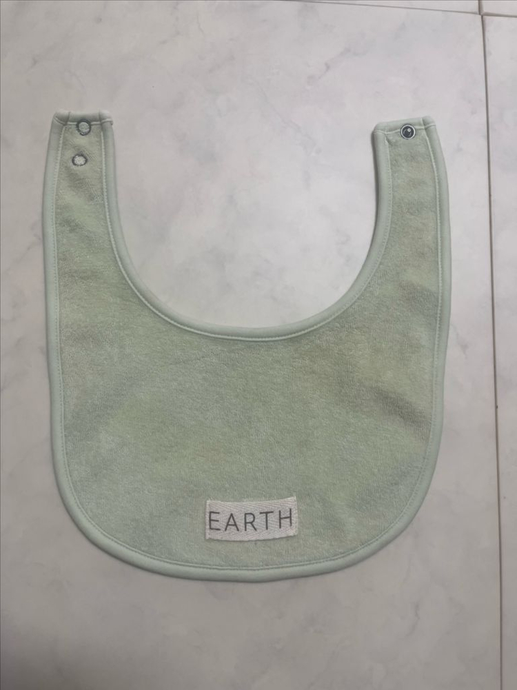 얼쓰 턱받이 이미지