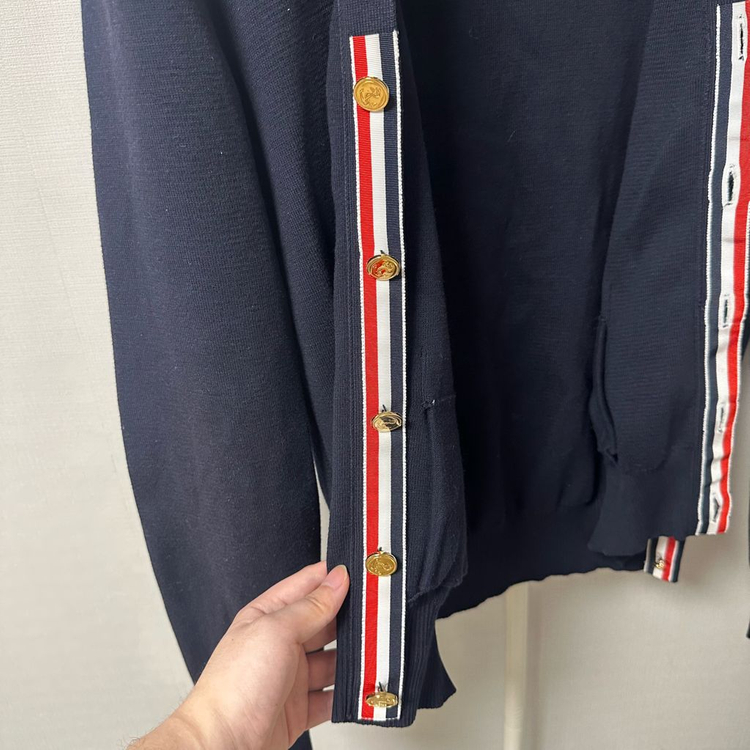 [2] 톰브라운 밀라노 스티치 금장 가디건 네이비 이미지