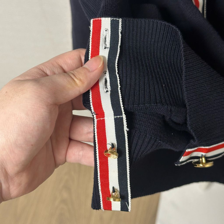 [2] 톰브라운 밀라노 스티치 금장 가디건 네이비 이미지