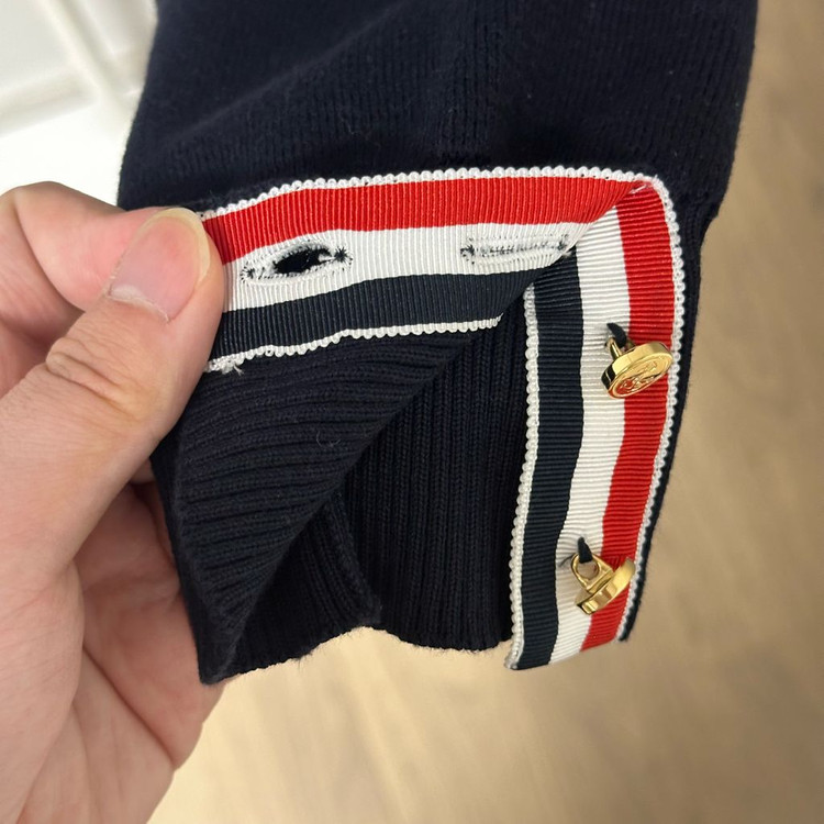 [2] 톰브라운 밀라노 스티치 금장 가디건 네이비 이미지