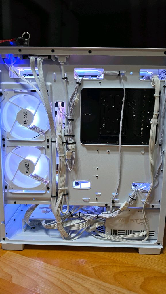 라이젠 7800x3d rtx5070 컴퓨터 본체 이미지