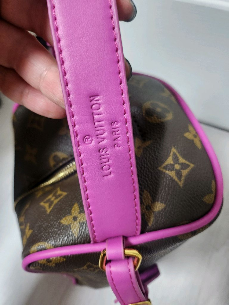 류이비뚕 빅파우치 이미지