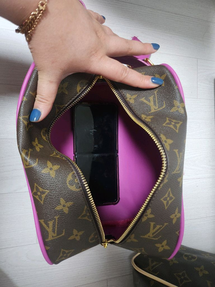 류이비뚕 빅파우치 이미지