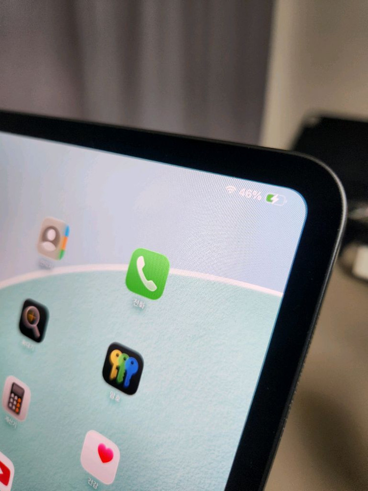 니케 아이패드 마그네틱 무선 충전 거치대 Madsnap Air Charge (아이패드 프로 13 M4 M5) 이미지