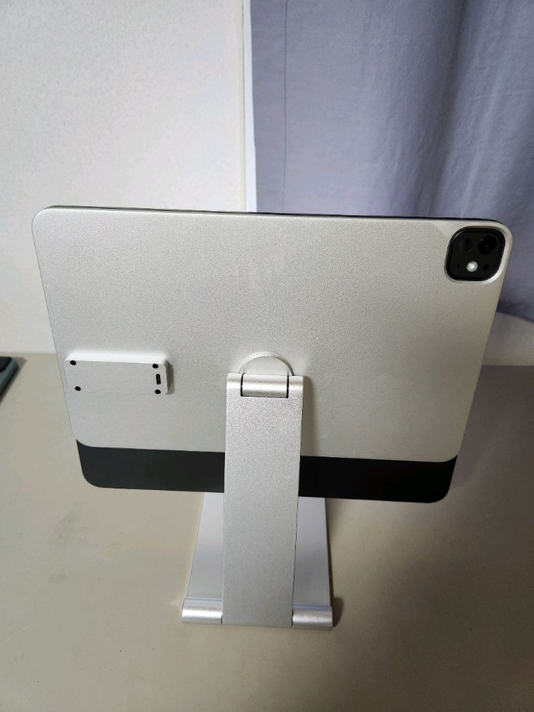 니케 아이패드 마그네틱 무선 충전 거치대 Madsnap Air Charge (아이패드 프로 13 M4 M5) 이미지