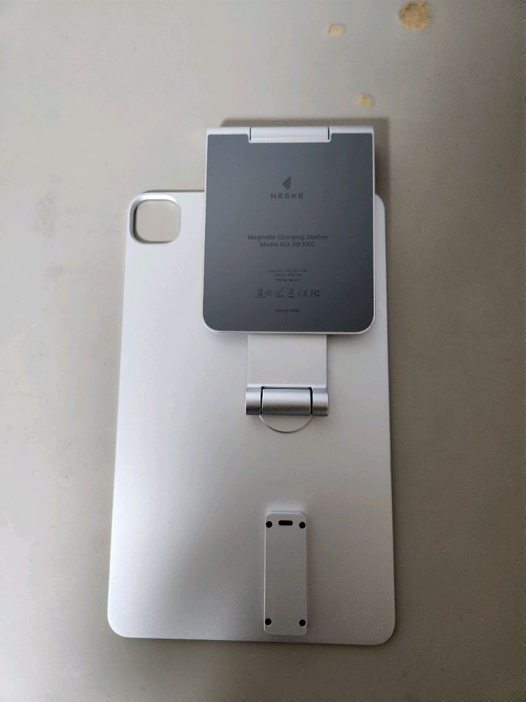 니케 아이패드 마그네틱 무선 충전 거치대 Madsnap Air Charge (아이패드 프로 13 M4 M5) 이미지