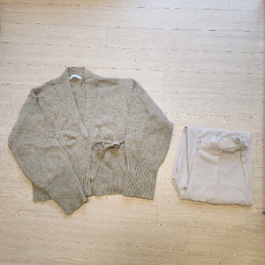 색감이 차분하게 예쁘고 세련된 디자인의 니트 가디건 & 팬츠 프리사이즈 새상품 이미지