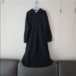 디자인이 깔끔하고 예쁜 꾸민듯 안꾸민듯 멋스럽게 입기 좋은 블랙 색상 셔츠 원피스 프리 사이즈 새상품 이미지