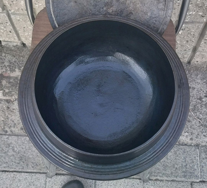 (중고)무쇠 가마솥 팝니다.(24cm/9인용) 이미지