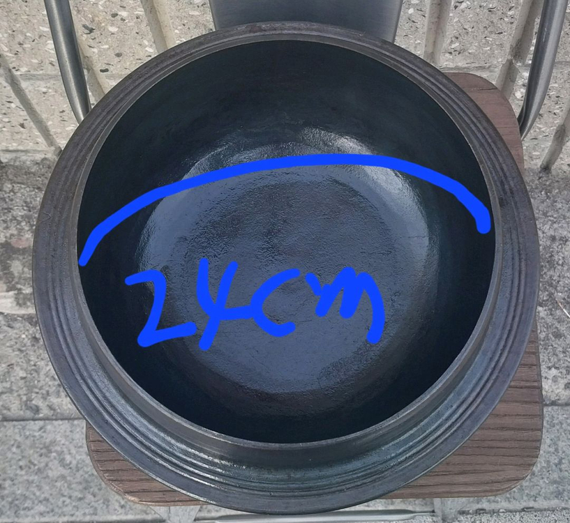 (중고)무쇠 가마솥 팝니다.(24cm/9인용) 이미지