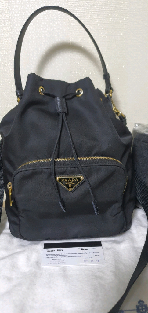 프라다 버킷백 라지 크로스백/숄더백 정품A급(보증서O)구찌루이비통디올고야드샤넬셀린느보테가생로랑발렌시아가버버리가방 이미지