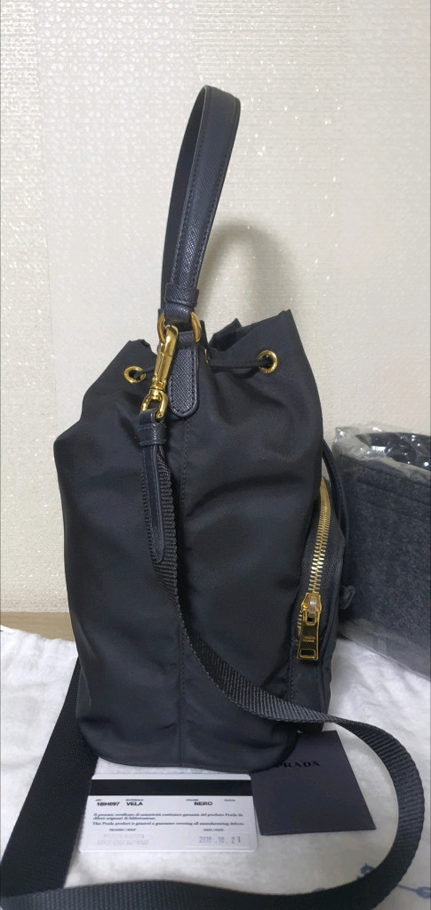 프라다 버킷백 라지 크로스백/숄더백 정품A급(보증서O)구찌루이비통디올고야드샤넬셀린느보테가생로랑발렌시아가버버리가방 이미지