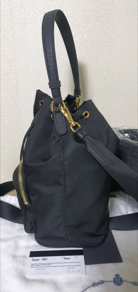 프라다 버킷백 라지 크로스백/숄더백 정품A급(보증서O)구찌루이비통디올고야드샤넬셀린느보테가생로랑발렌시아가버버리가방 이미지