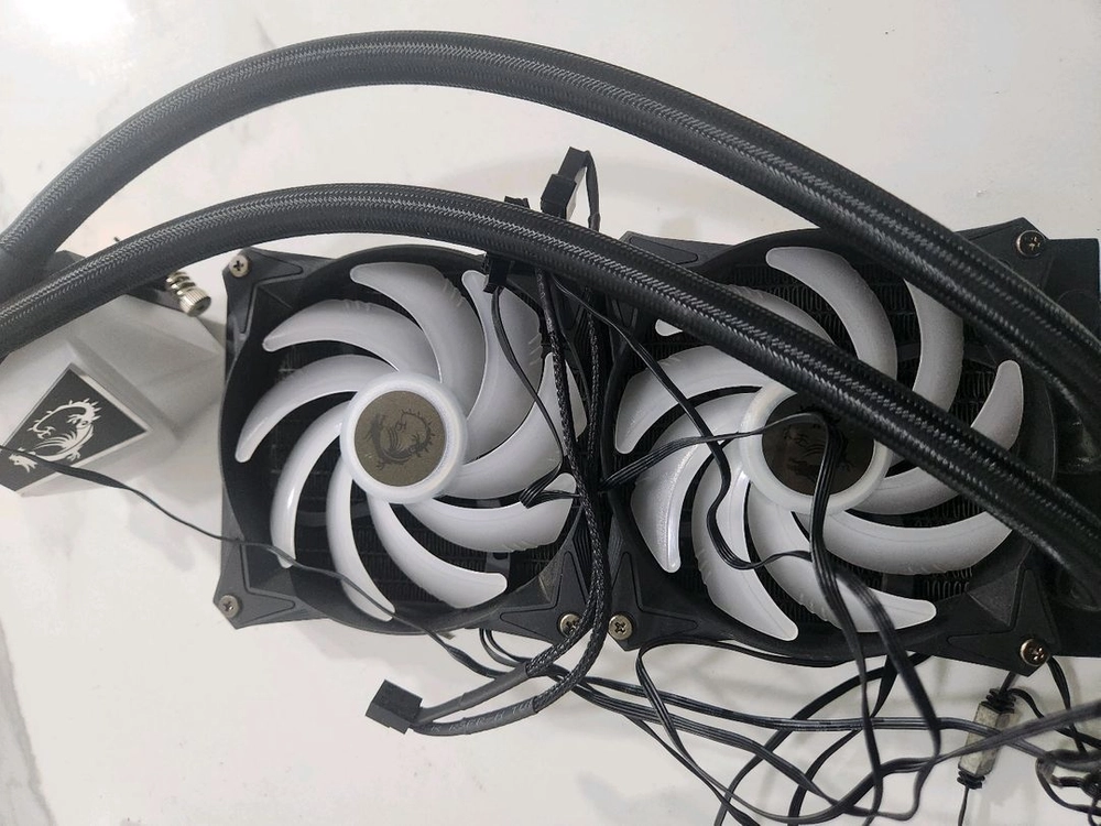 msi mag 코어리퀴드 c240 2열 수냉 이미지