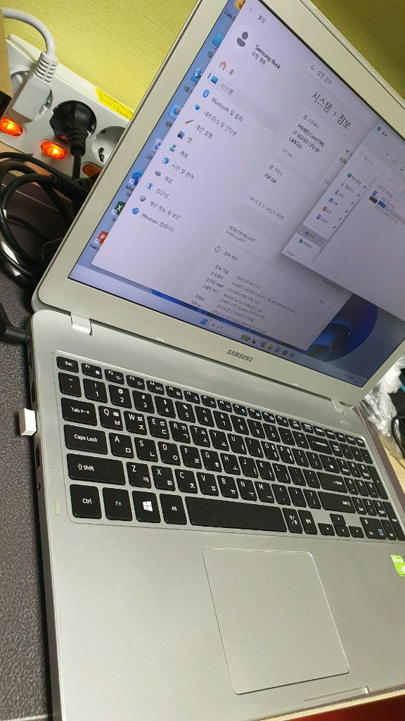 삼성 15인치 노트북.i7-8g-256g+500g 외장그래픽 성능좋음 이미지