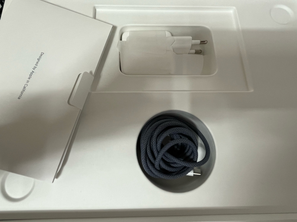 맥북 에어m3 13인치 16GB 8코어 512GB 이미지