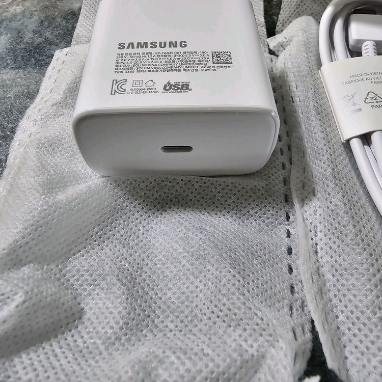 새상품)삼성정품 45W C타입 초고속충전기와CtoC케이블세트 핸드폰충전기 이미지