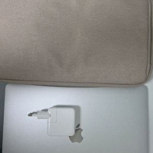 맥북에어 13 M1 택포 68팝니다.RAM 16GB / 256GB 이미지