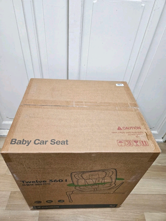 다이치 트웰브 360i 카시트 미사용새제품 샌드베이지색상 판매합니다 박스그대로 이미지