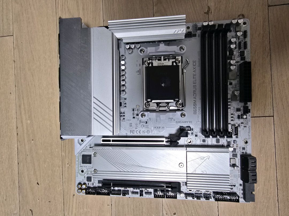 b650m 어로스 엘리트 화이트 as27년초 이미지