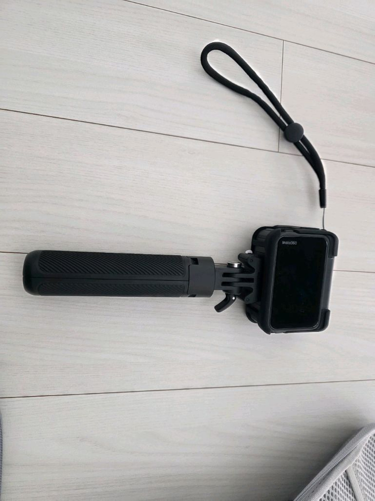 인스타360 에이스프로2 크리에이터 세트 + 추가배터리 + 가방 이미지