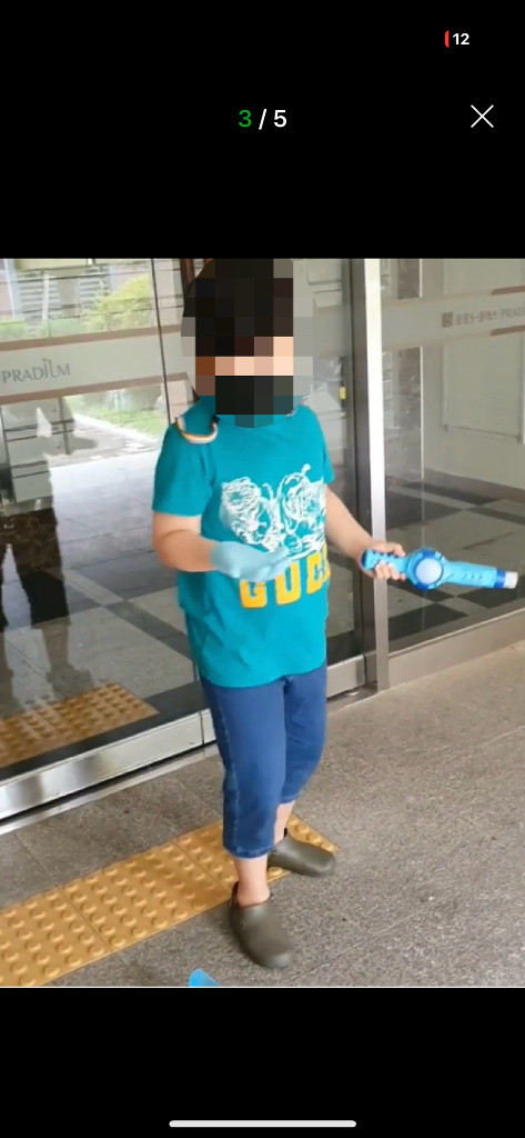 구찌 키즈 타이거 프린트 반팔티 이미지