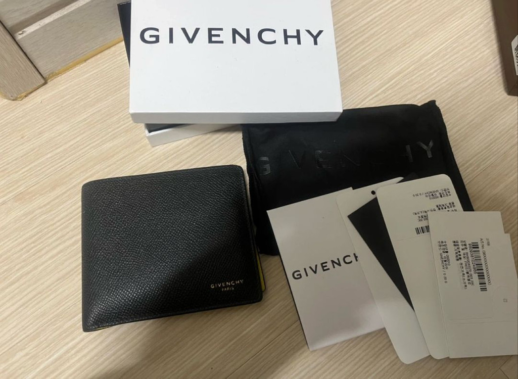 지방시 남자 반지갑 이미지